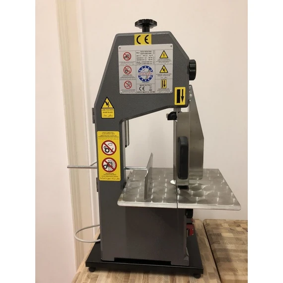 CSONTFŰRÉSZGÉP 1550 MM-ES FŰRÉSZLAPPAL